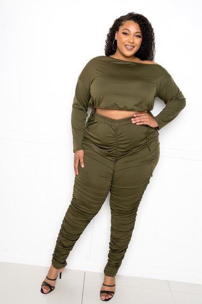 Plus Size Off Shoulder Cropped Top And Ruched Leggings Set