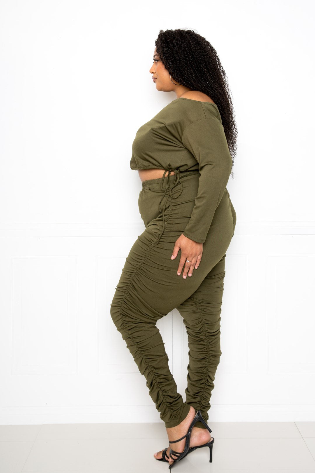 Plus Size Off Shoulder Cropped Top And Ruched Leggings Set